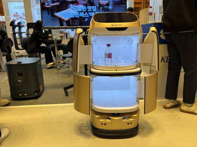 키논로보틱스 버틀러봇 W3 (사진=지디넷코리아)