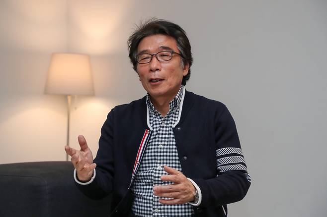 동아대학교 법학전문대학원에서 헌법과목 강의를 담당하고 있는 조재현 교수가 21일 오후 서울 중구 조선일보 본사에서 윤석열 대통령 탄핵 관련 인터뷰를 하고 있다./박성원 기자