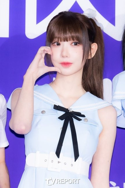 IMG_3400.jpeg 오늘자 디 어워즈 QWER 레드카펫 사진