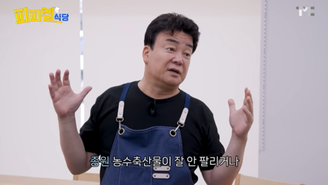 지난해 7월 18일 유튜브 백종원 채널에 올라온 영상에서 백종원 더본코리아 대표가 출연해 자사의 치킨 스테이크 밀키트를 홍보하고 있다. 유튜브 백종원 채널 캡처