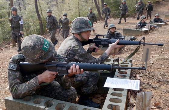 대전 유성대대에서 열린 예비군 훈련에 참가한 예비역 사병과 장교, 부사관. 김성태 프리랜서
