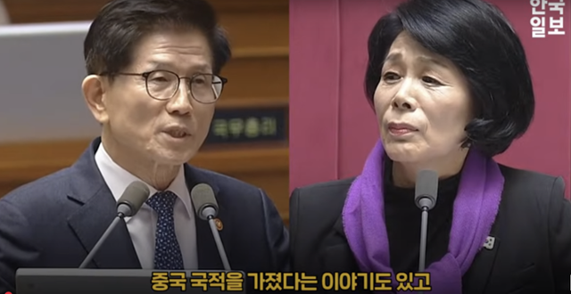 김문수(왼쪽) 고용노동부 장관이 14일 국회 대정부질의에서 '김구 선생의 국적은 무엇이냐'는 최민희 더불어민주당 의원의 질문에 답변하고 있다. 한국일보 유튜브 캡처