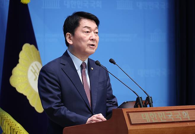 안철수 국민의힘 의원이 23일 오전 서울 여의도 국회 소통관에서 현안 관련 기자회견을 하고 있다. [연합]