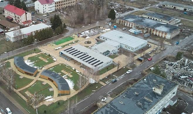 모듈러 주택을 활용해 170일만에 우크라이나에 지은 유치원 전경. [에스토니아 우드하우스 제공]