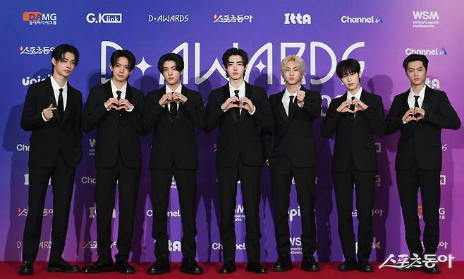 스포츠동아가 주최하고 ‘유픽과 함께하는 제1회 디 어워즈(D Awards with UPICK)’(주최: 스포츠동아, WSM · 주관: UPICK, WSM · 후원: G.K Link, ITTA)가 22일 고려대학교 화정체육관에서 열렸다. 엔하이픈이 포즈를 취하고 있다.   주현희 기자 teth1147@donga.com
