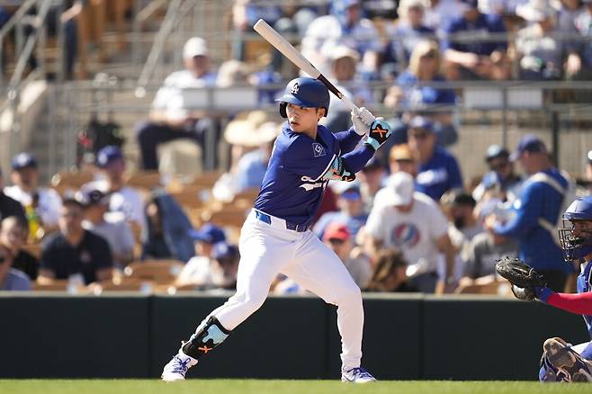 ▲ LA 다저스 김혜성이 한국시간으로 21일 미국 애리조나주 글렌데일에 위치한 카멜백 랜치에서 열린 2025 메이저리그 시범경기 시카고 컵스와의 경기에서 8번타자 2루수로 선발 출전해 2타석 1타수 무안타 1볼넷을 기록했다. ⓒ연합뉴스/AP