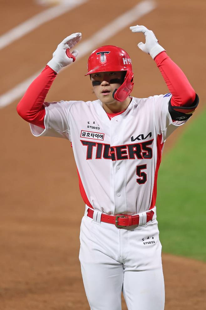 ▲ 김도영은 지난 해 KBO 리그의 \'아이콘\'으로 우뚝 선 선수다. 지난 해 141경기에 출전한 김도영은 타율 .347, 출루율 .420, 장타율 .647 189안타 38홈런 109타점 40도루를 폭발, 40홈런-40도루 클럽에 가까운 엄청난 성적을 나타냈다. ⓒKIA 타이거즈