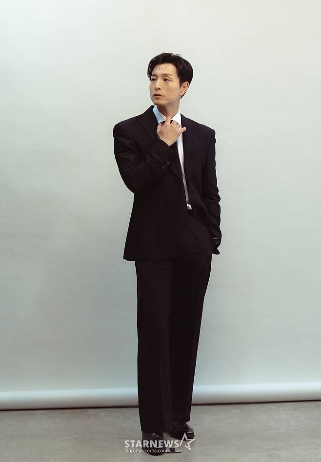 디즈니+ 오리지널 시리즈 '트리거'의 배우 정성일이 18일 본지와의 인터뷰를 위해 포즈를 취하고 있다. /사진제공=월트디즈니 컴퍼니 코리아 /사진=이동훈 photoguy@