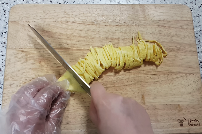 예쁜 계란지단 만들기 자신 없다면 '이것' 사용하세요! 찢어질 걱정 사라집니다. | 쏙쏙팁