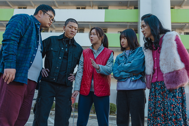 백수아파트 영화 스틸 컷.  사진|강원문화재단