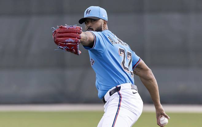 마이애미 말린스 샌디 알칸타라가 스프링트레이닝 첫 등판서 최고 99.3마일의 강속구를 뽐냈다. AP연합뉴스