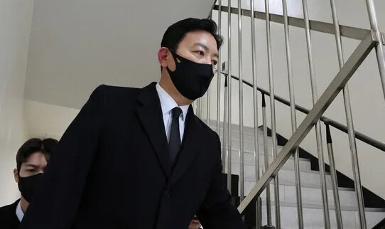 김성훈 대통령경호처 차장이 지난달 17일 오전 서울 서대문구 경찰 국가수사본부 특별수사단(특수단)에 출석하고 있다. 김 차장은 지난 3일 고위공직자범죄수사처와 경찰의 윤석열 대통령 체포영장 집행 시도를 저지한 혐의를 받고 있다. 신소영 기자 viator@hani.co.kr