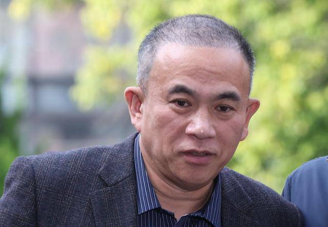 윤석열 대통령 부부 공천 개입 의혹의 핵심 인물인 정치 브로커 명태균씨가 지난해 11월 14일 경남 창원지방법원에 구속 전 피의자 심문을 받기 위해 출석하고 있다. 창원=연합뉴스