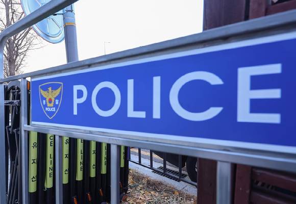 수험생 부동산 공법 분야 1타 강사가 아내가 휘두른 술병에 맞아 숨진 사건이 뒤늦게 알려졌다. 기사와 직접적인 관련이 없는 이미지. [사진=연합뉴스]