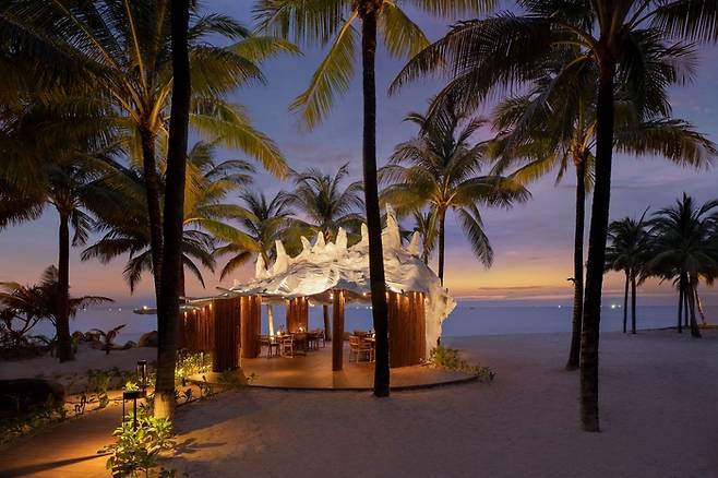 전망이 멋진 아쿠아 바 라운지 / 사진=리젠트 푸꾸옥