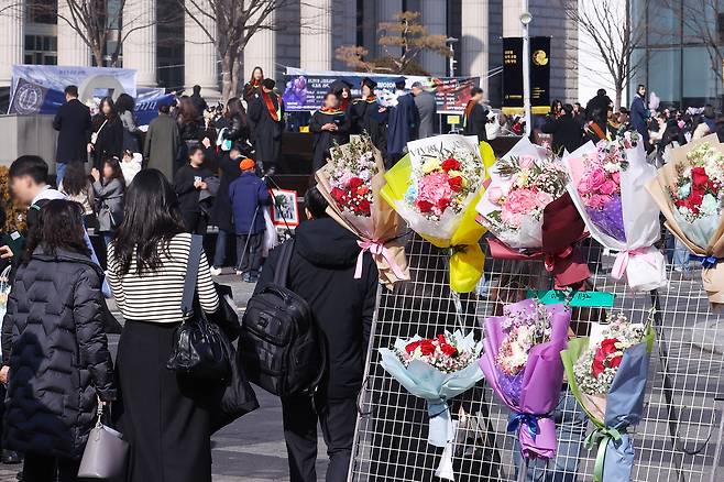 14일 서울 동대문구 한국외국어대학교에서 열린 전기 학위수여식 풍경 [연합]
