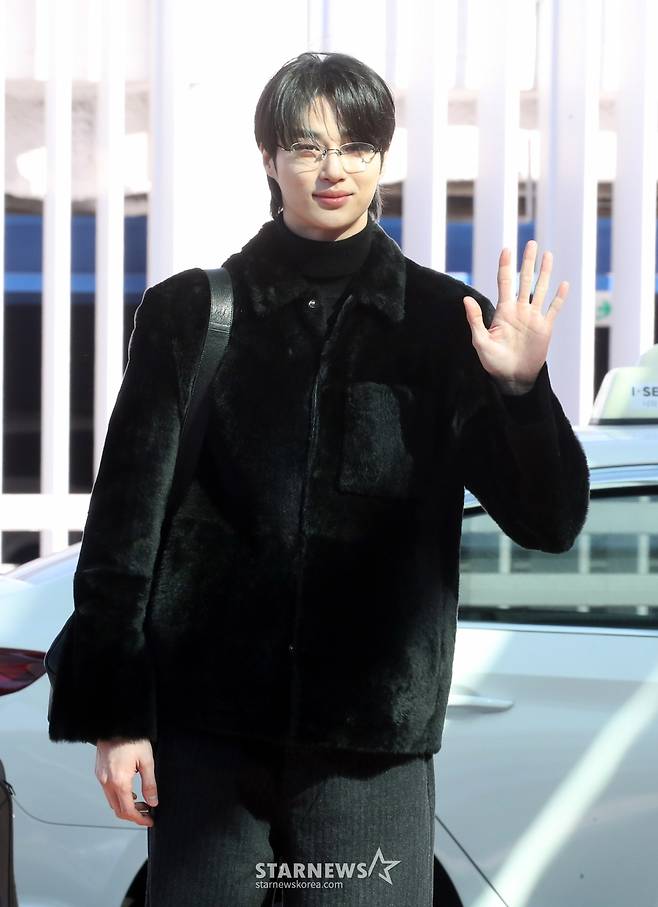 배우 변우석이 ‘PRADA FW25 DONNA FASHION SHOW’ 참석 차 이태리 밀라노로  24일 오전 인천국제공항을 통해 출국하고 있다, 2025.02.24 /사진=임성균 tjdrbs23@