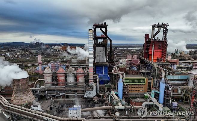 뒤스부르크의 철강회사 [EPA 연합뉴스 자료사진]