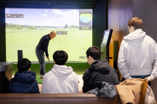 “이젠 K-스크린골프다” ...카카오VX '프렌즈 스크린', 미국 직영매장 열어.