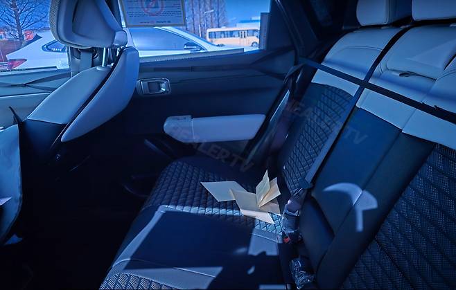 기아 'EV4' 실내 (출처 : 힐러TV)