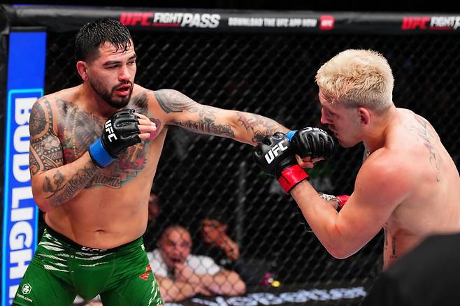 앤서니 에르난데스(왼쪽). 사진=UFC