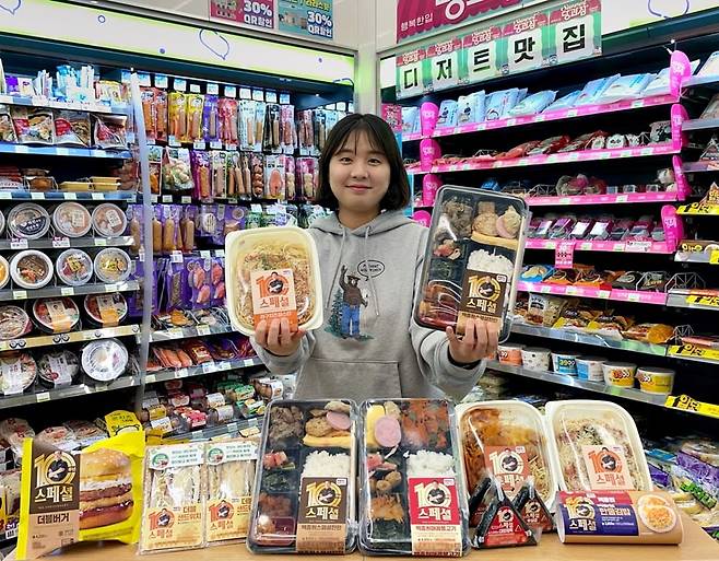 CU가 백종원 간편식 10주년을 맞아 일부 제품을 리뉴얼 하고 신규 라인업을 선보인다. / 사진=BGF리테일 제공
