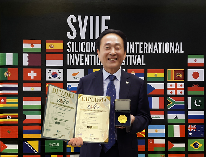 이청근 회장 수상사진 <사진출처 : 슈올즈>