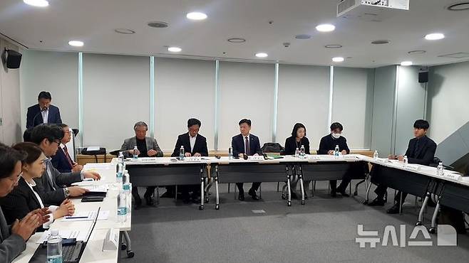 [서울=뉴시스] 박범수 농림축산식품부 차관은 25일 오후 서울시 서초구 양재동 aT센터에서 열린 '외식업계 현안 해결을 위한 간담회'에서 모두발언을 하고 있다. (사진= 뉴시스 DB) photo@newsis.com