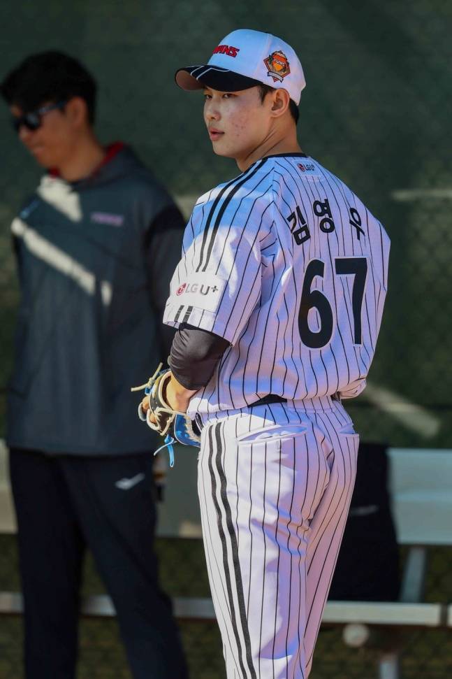 LG 투수 김영우는 스프링캠프에서 크게 성장하며 투수 부문 수훈 선수로 선정됐다. 마무리 투수 장현식이 부상으로 이탈한 현재, 그 자리를 채울 유력 후보로 많은 기대를 받고 있다. LG 트윈스