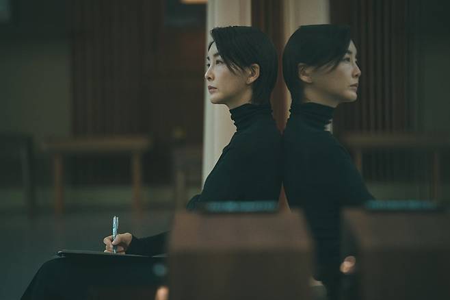 예술단 감독 설아(진서연)는 인영과 지내며 위로를 받고 인간미도 갖춰 나간다.