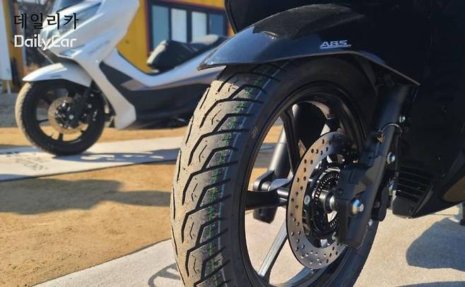 디앤에이(DNA)모터스 2025년형 UHR125, UHR125 풀 패키지 (타이어)