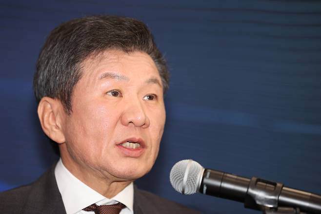 <yonhap photo-3533=""> 선거 출마 기자회견 하는 정몽규 대한축구협회장 (서울=연합뉴스) 김성민 기자 = 정몽규 대한축구협회장이 19일 오전 서울 종로구 포니정재단빌딩에서 열린 선거 출마 기자회견에서 발언하고 있다. 2024.12.19 ksm7976@yna.co.kr/2024-12-19 14:15:12/ <저작권자 ⓒ 1980-2024 ㈜연합뉴스. 무단 전재 재배포 금지, AI 학습 및 활용 금지></yonhap>