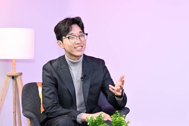 나선길(19) 전도사가 지난 19일 서울 여의도 국민일보 스튜디오에서 신학대학원 입학 계기에 대해서 얘기하고 있다. 장진현 포토그래퍼