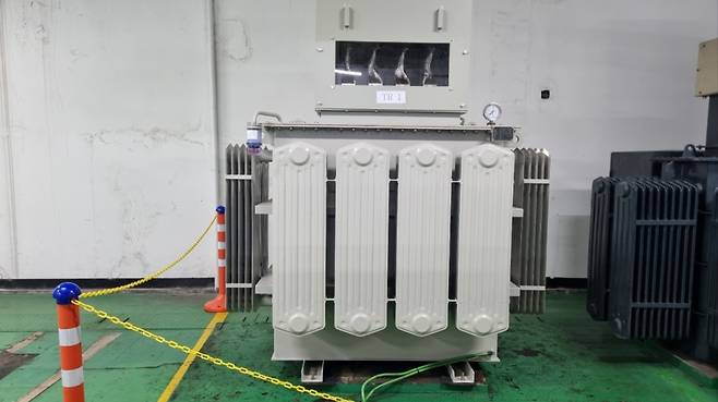 노후 아파트에 설치된 새 변압기/사진=서울