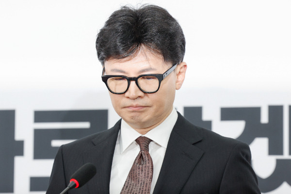 한동훈 국민의힘 전 대표가 12·3 비상계엄 당일 여권 인사로부터 자신에 대한 체포조 투입 사실을 미리 들었다고 고백했다. 사진은 한동훈 국민의힘 전 대표가 사퇴 발표 기자회견을 하는 모습. /사진=뉴스1