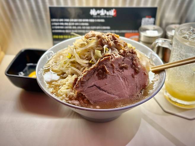 라멘은 육수를 기반으로 마니아층을 많이 확보하고 있다. 사진은 오레노이키루미치의 라멘. /사진=다이어리알