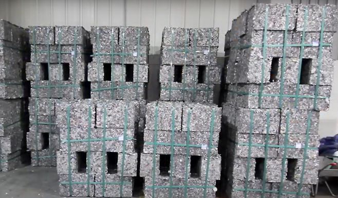 캔 재활용 공정 이후 압축된 알루미늄.[린드너코리아 유튜브 갈무리]