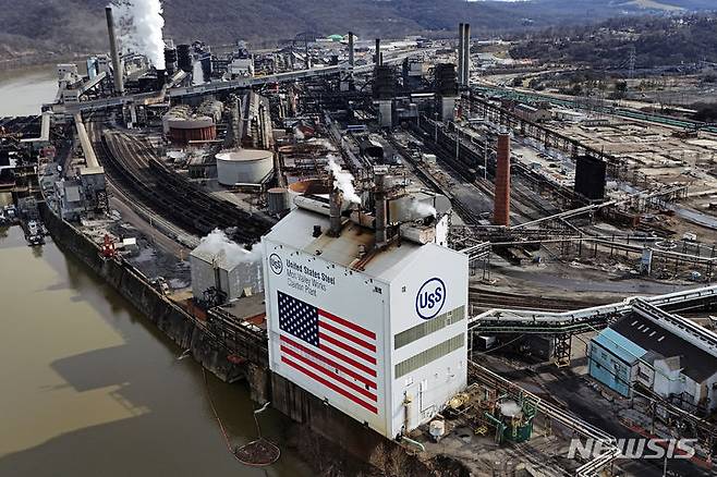 [클레어턴=AP/뉴시스] 미국 펜실베이니아주 클레어턴에 있는 US스틸 공장. 2024.07.16.