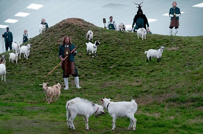 [서울=뉴시스] '세브란스: 단절' 시즌2 스틸. (사진=애플 TV+) 2025.02.26. photo@newsis.com  *재판매 및 DB 금지