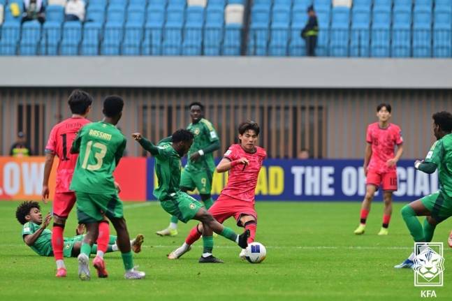 ▲ U-20 아시안컵 최다 우승(12회) 기록을 보유하고 있는 한국이 이번 대회에서 다시 한 번 정상에 오를 수 있을지 기대가 모였다. 2년 전 4강에서 좌절했던 경험을 바탕으로, 이번에는 월드컵 진출과 우승을 모두 노렸다. 준결승 진출로 월드컵 본선행을 이룬 이창원호는 아시아 챔피언을 위해 결승행을 노렸으나 사우디아라비아에 막혔다. ⓒ 대한축구협회