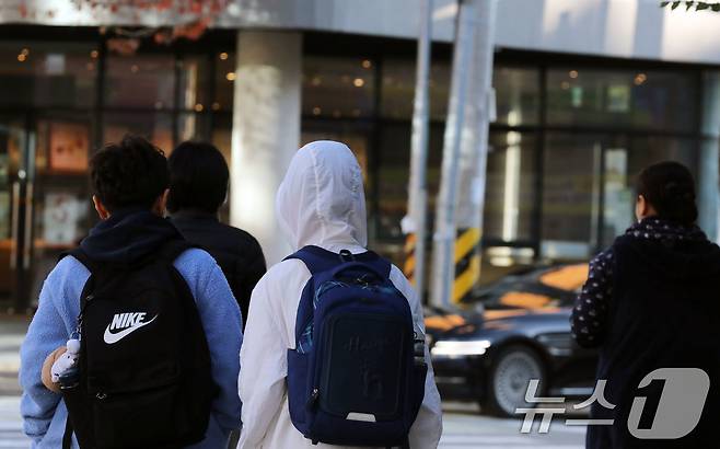 초등학생들이 등교하고 있다. 2024.11.7/뉴스1 ⓒ News1 박지현 기자