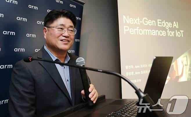 황선욱 Arm 코리아 사장이 27일 서울 중구 소공로 더 플라자 호텔에서 열린 Arm 2025 엣지 플랫폼 발표 기자간담회에서 발언을 하고 있다. 2025.2.27/뉴스1 ⓒ News1 임세영 기자