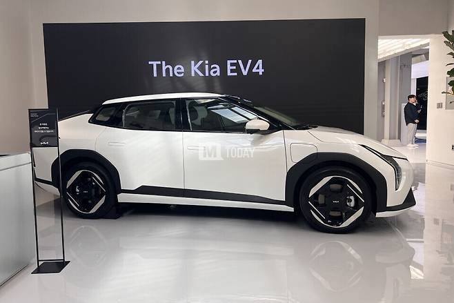 사진 : 기아 EV4