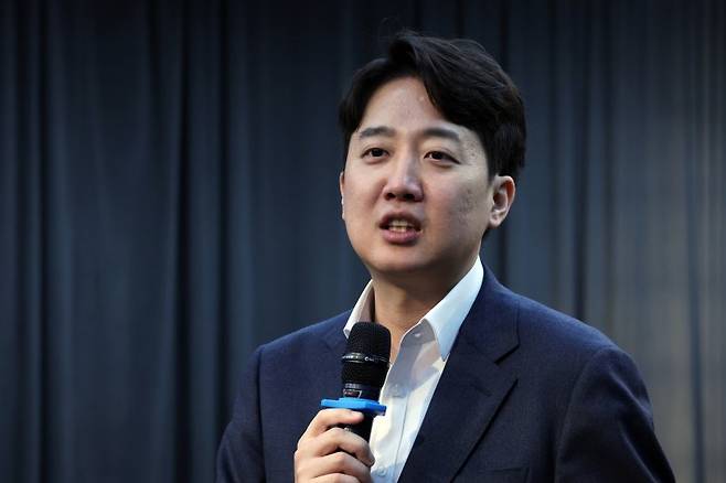 이준석 개혁신당 의원이 10일 서울 중구 은행회관에서 열린 한국은행노동조합 제5회 브라운백세미나에서 공공부문 처우 정상화를 주제로 발표하고 있다. /사진=뉴스1화상
