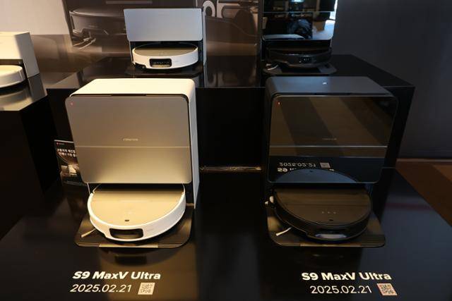 20일 서울 강남구 삼성동 파르나스호텔에서 열린 로보락 2025 신제품 발표 행사에서 새 모델 S9 맥스V 울트라, S9맥스V 슬림이 공개됐다. 연합뉴스
