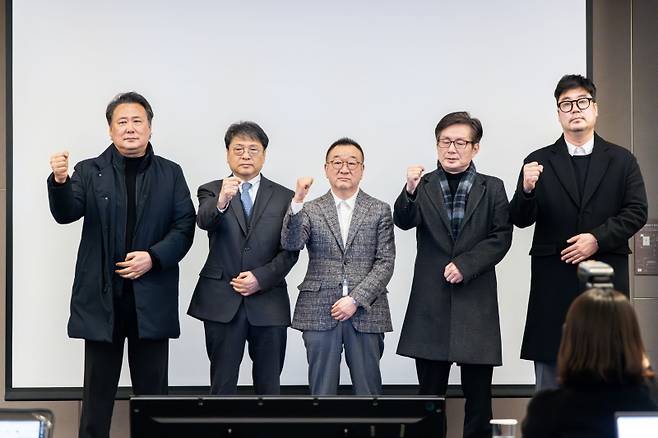 (왼쪽부터)한국음악콘텐츠협회 김창환 회장, 한국음반산업협회 최경식 회장, 한국연예제작자협회 임백운 회장, 한국음악레이블산업협회 박강원 이사, 한국매니지먼트연합 이명길 이사. (사진=주최측 제공)