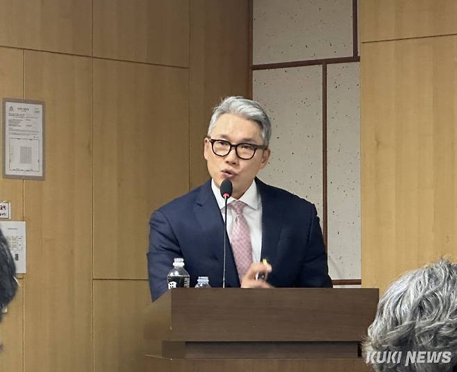 박성희 한국외대 글로벌e스포츠매니지먼트 교수가 27일 국회 의원회관에서 열린 ‘2025 학교 이스포츠 포럼’에서 발표하고 있다. 유채리 기자