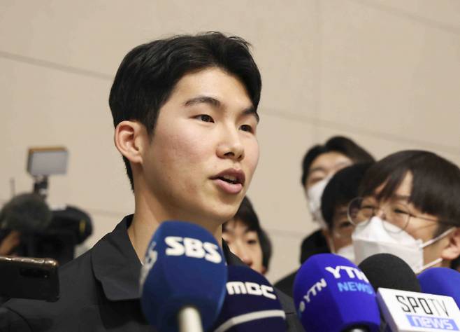 LA다저스 김혜성이 시범경기 3타수 무안타 1삼진을 기록했다. 사진은 지난달 14일 인천국제공항을 통해 출국을 준비 중인 LA다저스 김혜성의 모습. /사진=뉴시스