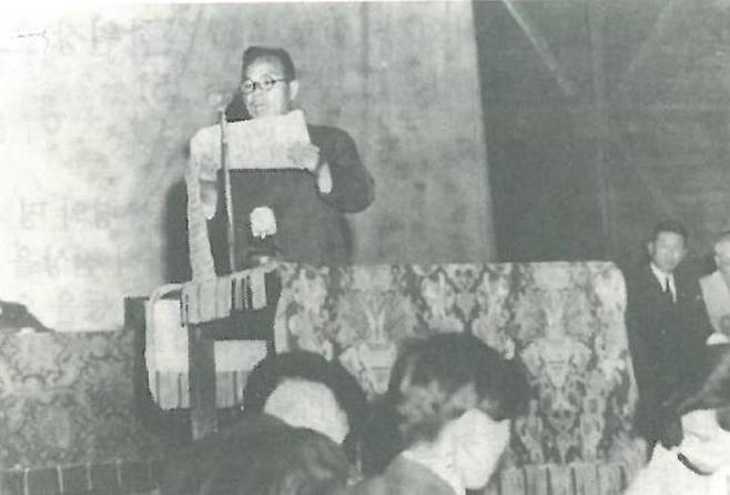 1951년 5월 18일 국회에서 연설을 하고 있는 인촌 김성수 부통령. 52년 이승만 대통령이 ‘친위 쿠테타’를 자행하자 이에 항거해 부통령직 사표를 냈다.