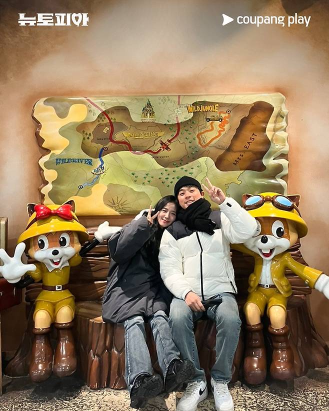 480947238_1042764957870438_3550874062877098415_n.jpg 박정민 & 지수 뉴토피아 커플사진